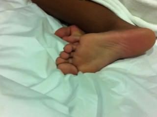 feet soles toes